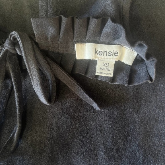 𝅺kensie Peekaboo Shoulder Tunic Dress - Picture 8 of 12